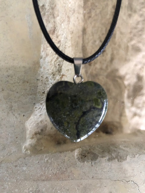 Pendentif coeur agate pierre de sang Les Bogardines